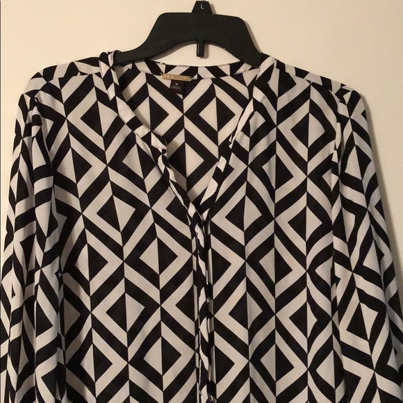 Dana Buchman blouse with black and white. - Picture 5 of 5